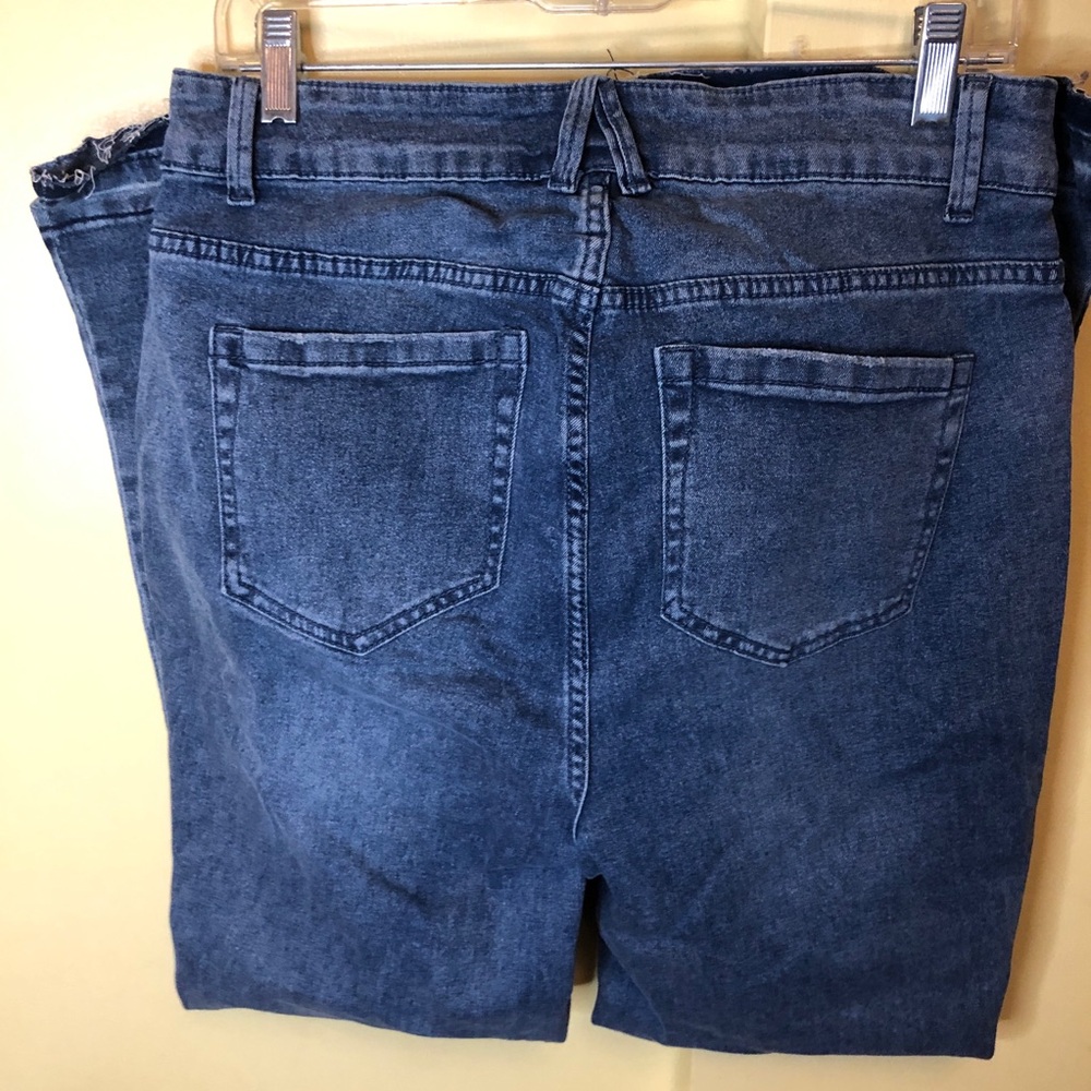 BloomChic light wash, boot cut, raw hem. Size 12 with tag - Picture 9 of 11